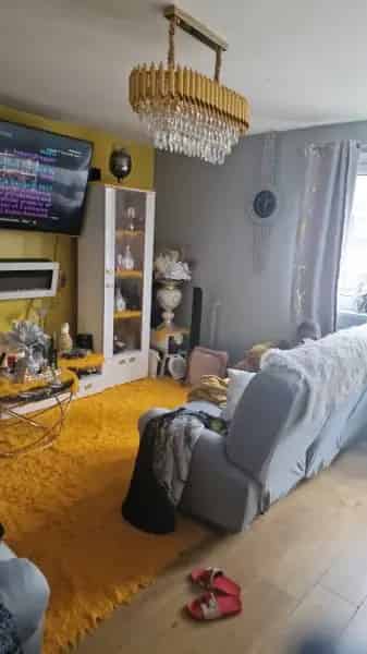 3 Bedroom Maisonette Near Train Station and Shops