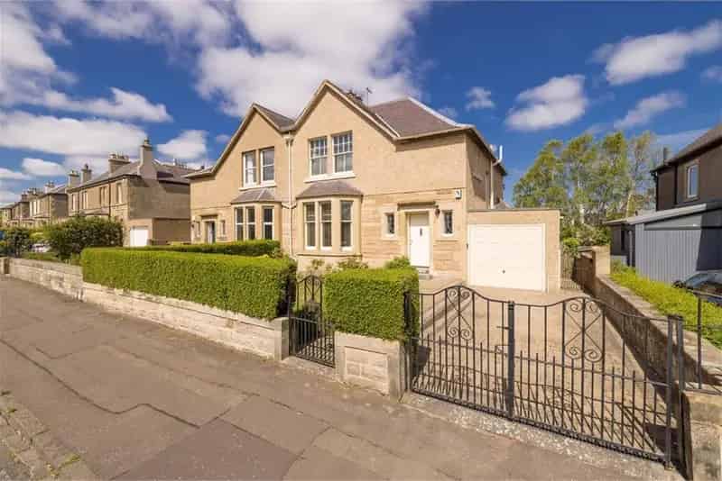 3 Bedroom Semi Detached House for Sale in Liberton