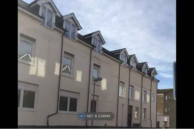 Flat to rent in Penarth Road, Cardiff CF11