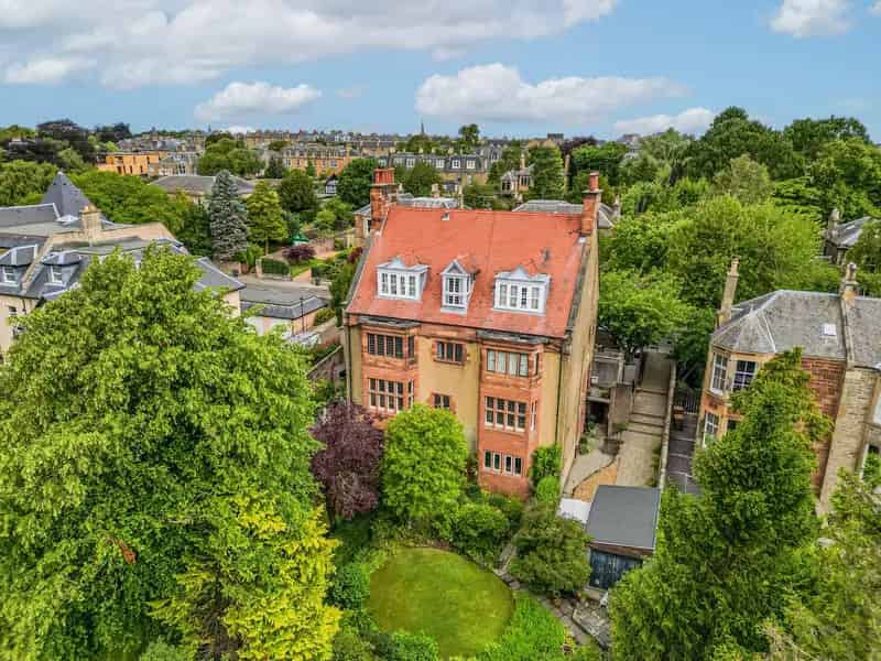 2 Bed Apartment in The Grange Grade B Listed Building with Private Gardens
