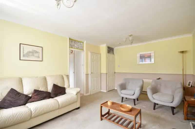2 Bedroom Bungalow For Sale Near Amenities and Schools