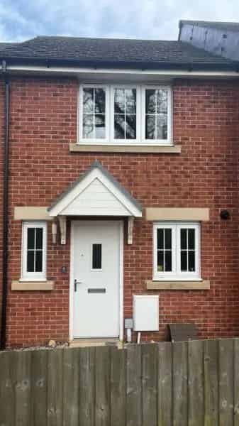 2 Bedroom House Near Schools and Transport
