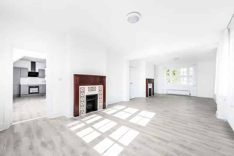 Stunning 3-Bedroom Detached House Refurbished