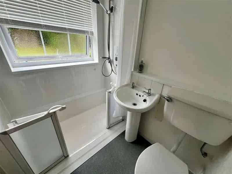 2 Bed Ground Floor Maisonette For Sale Cash Buyers Only