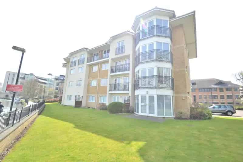2 Bedroom Apartment Near Mainline Station