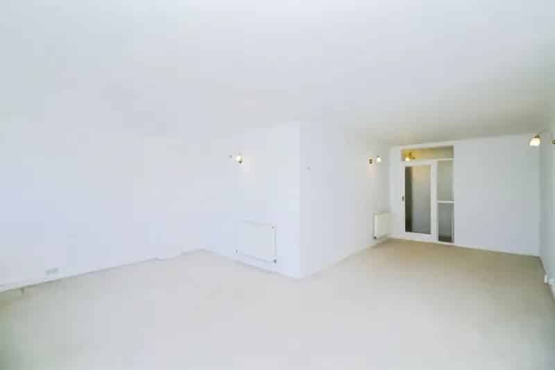 2 Bedroom Ground Floor Flat with Garage and Sea Views Near Barry Island