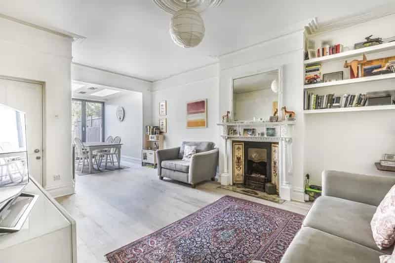 Two Bedroom Ground Floor Garden Flat with Off Street Parking