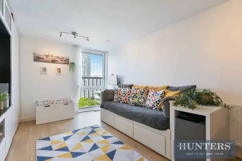 1 Bedroom Flat for Sale in Brentford Great West Quarter
