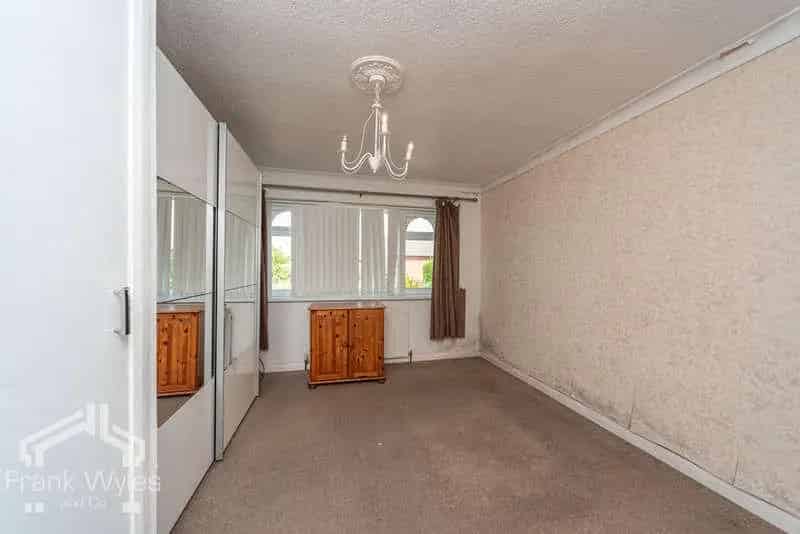 2 bed house for sale