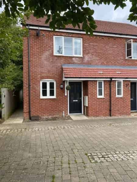 Large 2 Bedroom House in Quiet Cul-de-sac