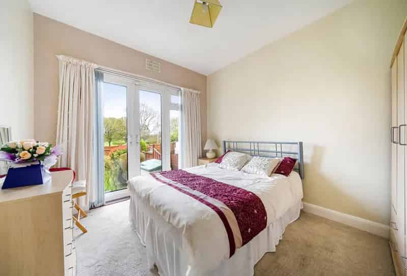 2 Bedroom Bungalow for Sale in Kingsbury Near Welsh Harp