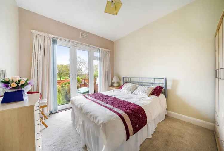 2 Bedroom Bungalow for Sale in Kingsbury Near Welsh Harp