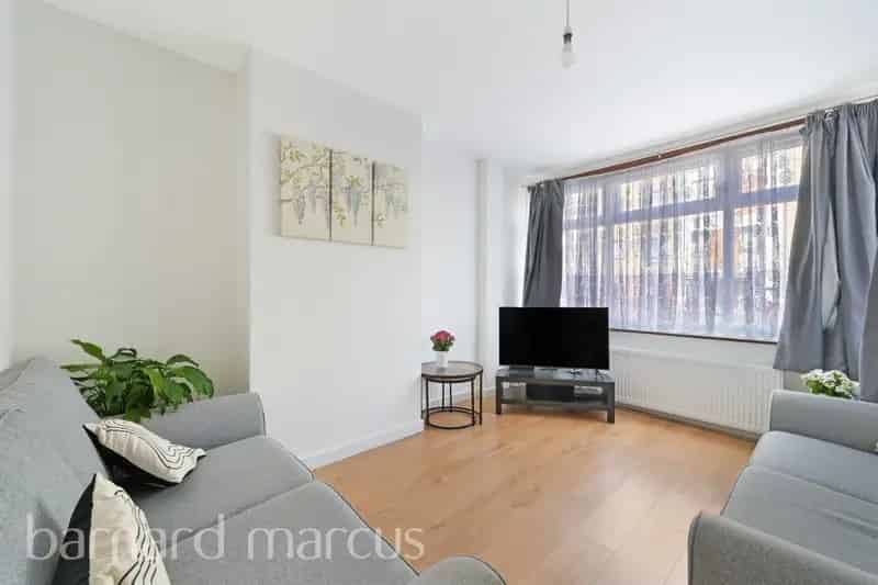 Spacious 3-Bed Family Home in Broad Green