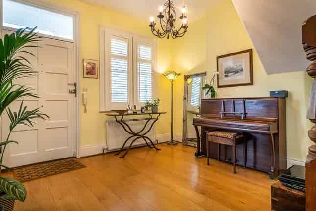 Elegant 5-Bedroom Detached House for Sale in West London