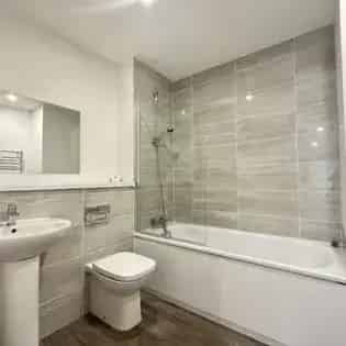 2 rooms room of 133 m² in Birmingham