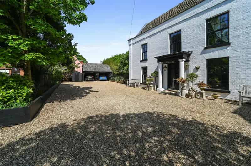 7 Bedroom Detached House with Annexe Thorpe Le Soken
