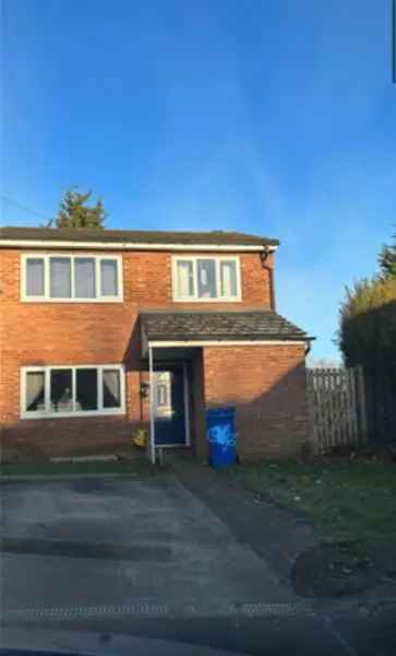 House For Rent in Chesterfield, England