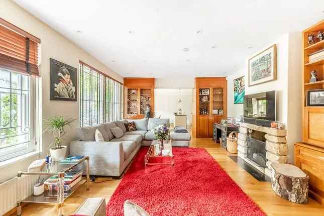 Mews house for sale in Adrian Mews, Chelsea, London SW10