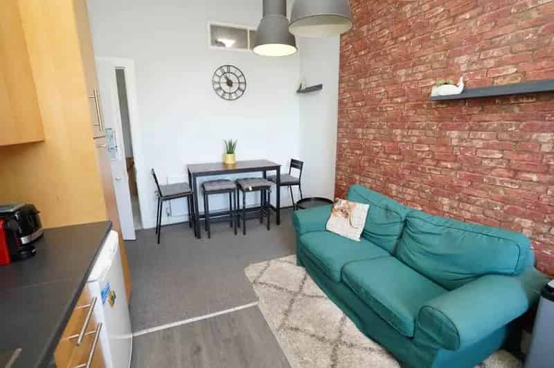 4 bedroom flat to rent