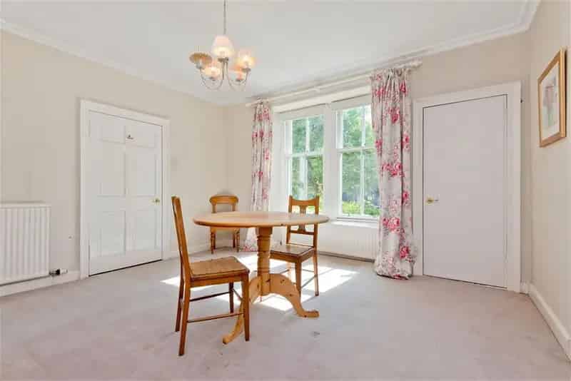 5 Bed House End Terraced with 2 Reception Rooms