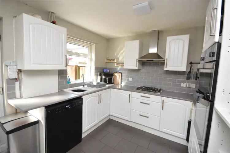 Spacious 3-Bed End Terrace House Near M62 M1 Motorways
