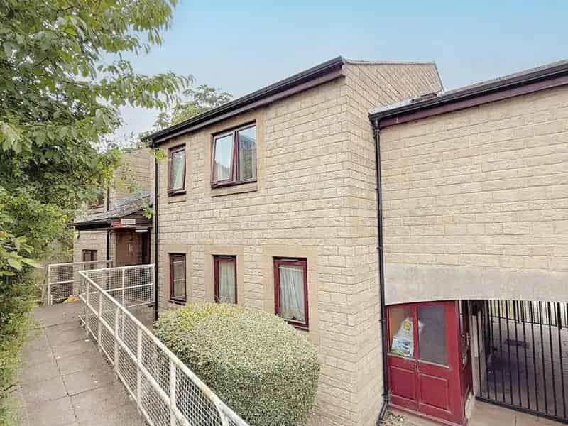 2 bedroom Flat
 For Sale