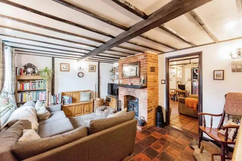 3 Bed Village House with Garden Summer House and Pool