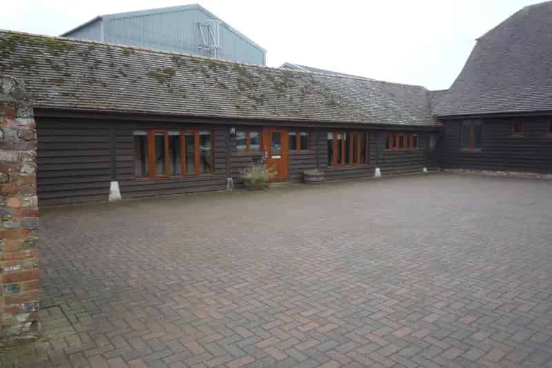 Ground Floor Office Suite in Grade II Listed Building Ample Parking