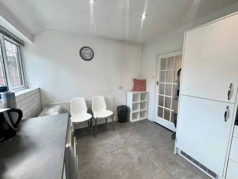2 Bedroom Flat To Let - April Availability