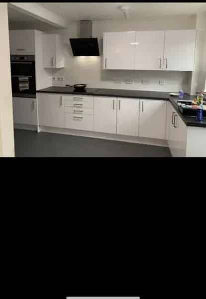 Spacious 3 Bed End Terrace House with Utility and Storage