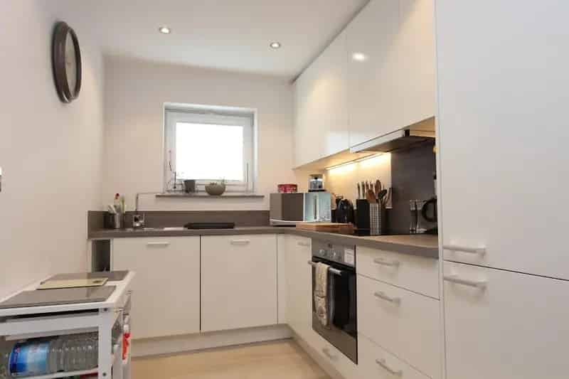 Ground Floor Apartment Kennet Island Reading Modern Kitchen Spacious Bedroom