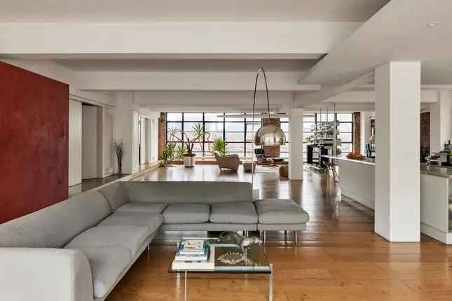 Flat for sale in York Way, London N1