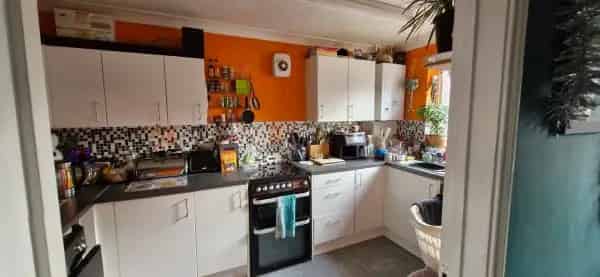 2 Bedroom House with Garden and Driveway