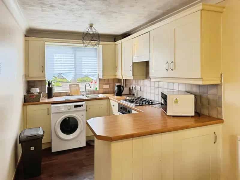 2 Bedroom Flat For Sale Ground Floor Spacious Garden Parking
