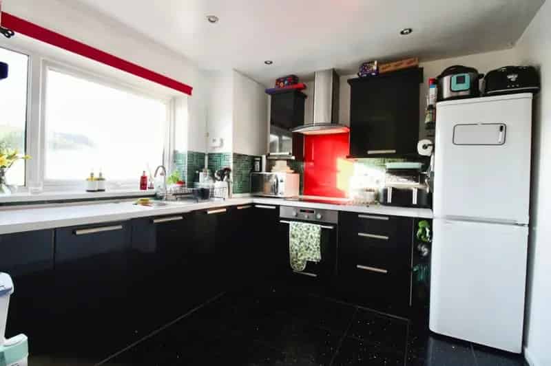 3 Bedroom Mid Terraced House with Great Transport Links