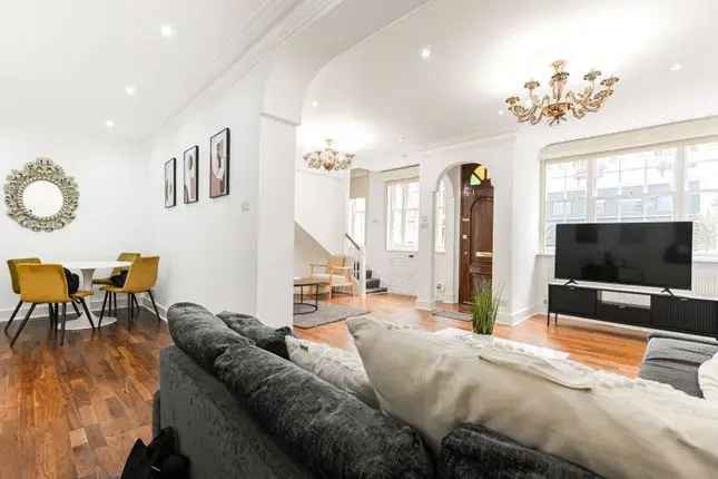 Mews house to rent in Elvaston Mews, South Kensington, London SW7