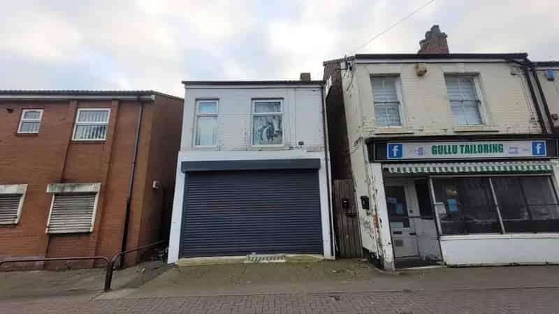 2 Floor Detached Property with Retail Space and 1 Bed Flat
