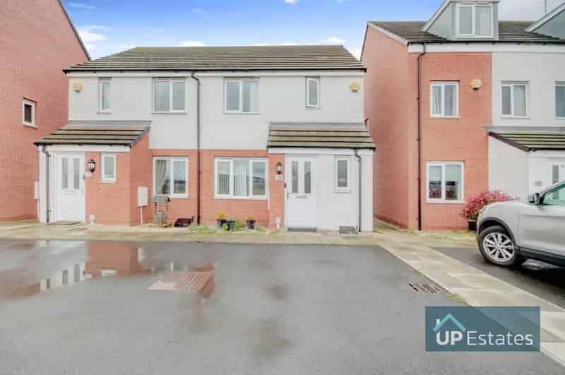 3 Bedroom Semi Detached House To Rent