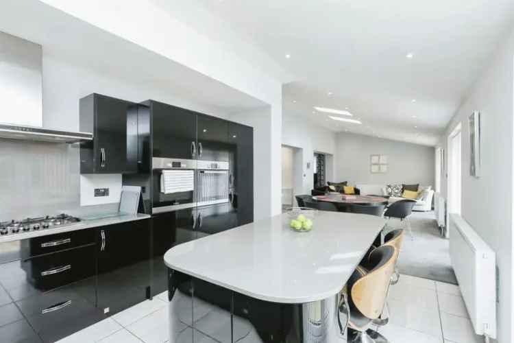 Spacious 5-Bedroom 1930s Detached Family Home