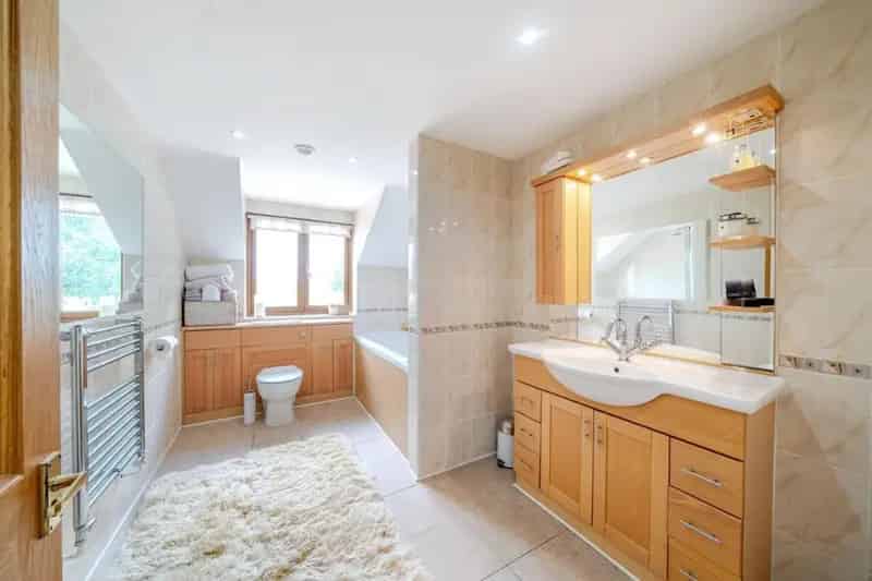 5 Bed Detached House for Sale - Secluded Location