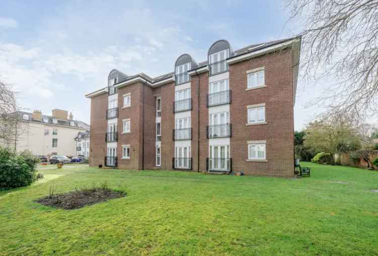 2 Bedroom Retirement Apartment near Cheltenham Train Station