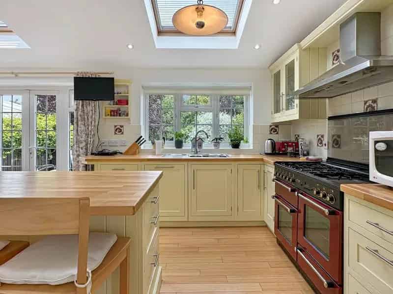 3 Bedroom Semi-Detached House For Sale in Cambridge