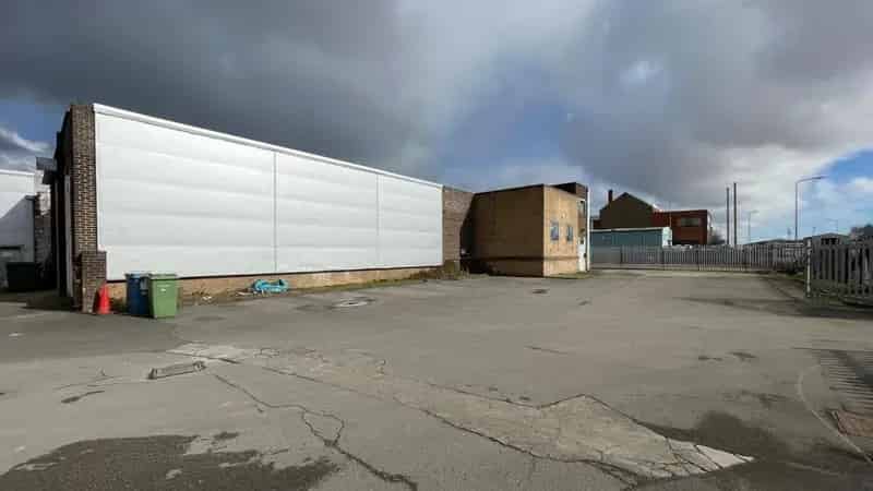 Industrial Unit with Warehouse, Office Space and Yard