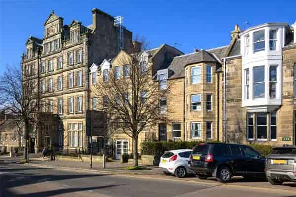 Refurbished 2-Bedroom Flat in St Andrews