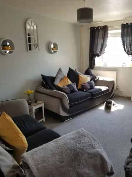 Two Bed Maisonette Near Train Station Pets Allowed
