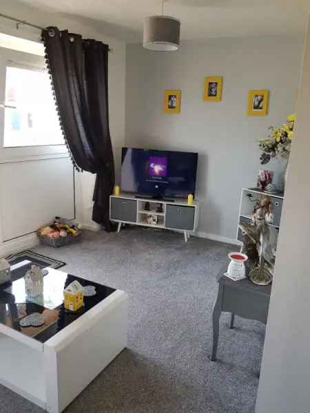 Two Bed Maisonette Near Station Pets Allowed