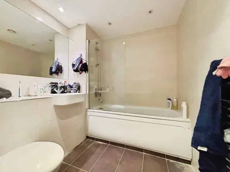 1 Bed Flat for Sale Ashford Town Centre Cash Buyers Only