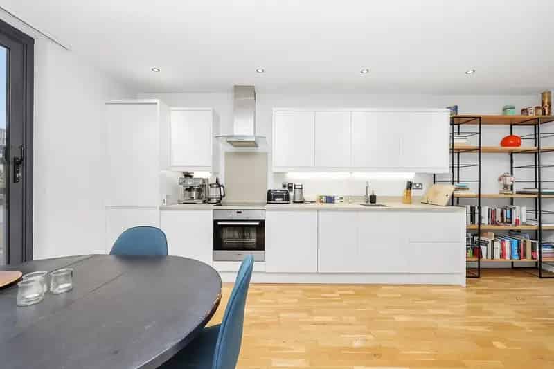 1 Bedroom Shoreditch Penthouse Apartment with Private Terrace For Sale