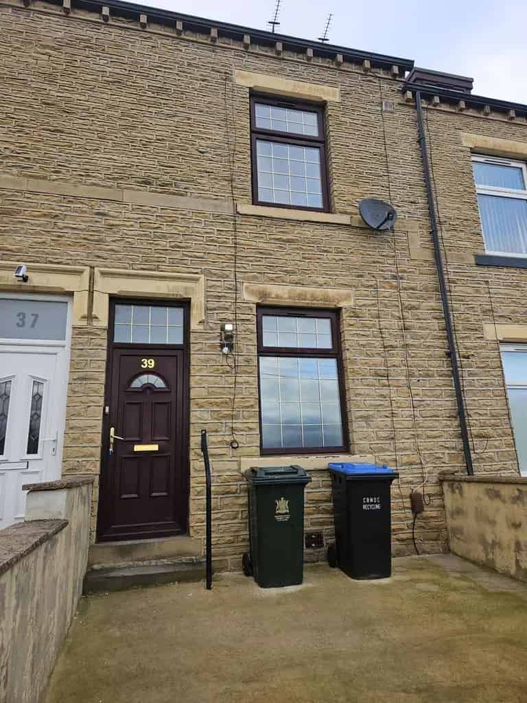 3 Bedroom Terraced House To Rent