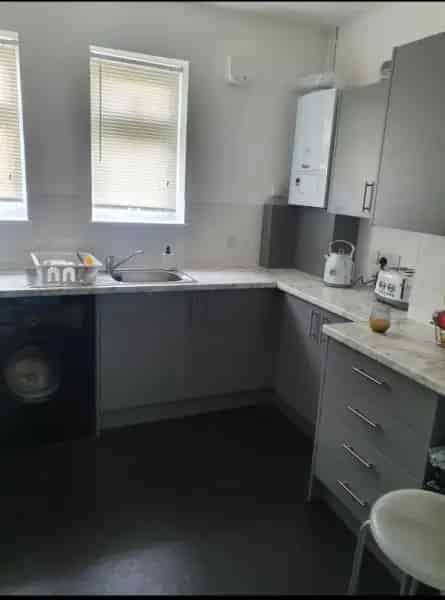 2 Double Bedroom House Conversion Detached Driveway Parking Large Garden